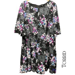 🎆 TORRID short gray black purple floral dress with flutter sleeves + size 24